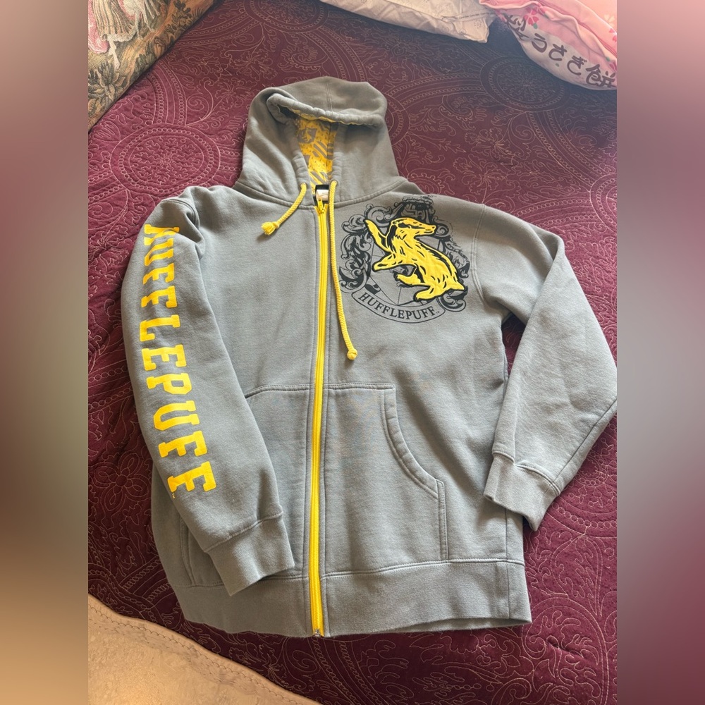Universal Studios The Wizarding World of Harry Potter Hufflepuff Zip Up Jacket - Picture 3 of 9